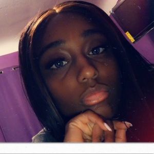 Meet your Posher, Kaila